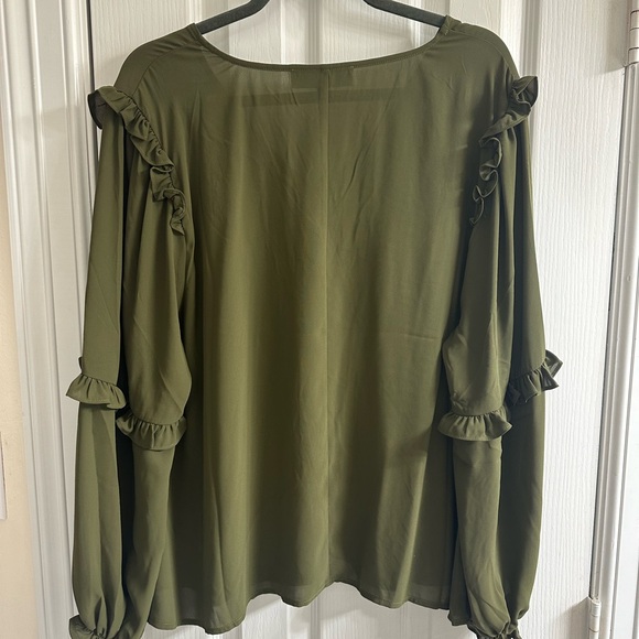 Eloquii forest green top with ruffles! - Picture 4 of 4